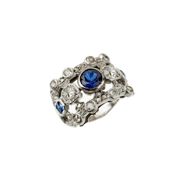



ANELLO A FASCIA CON ZAFFIRI E DIAMANTI
