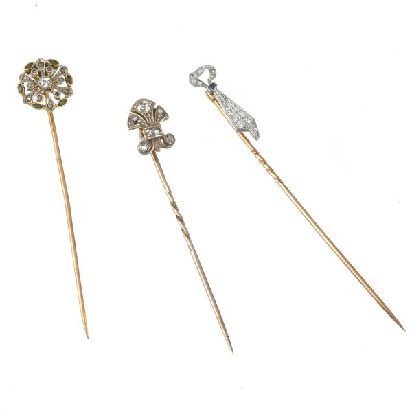 GROUP OF PINS IN GOLD