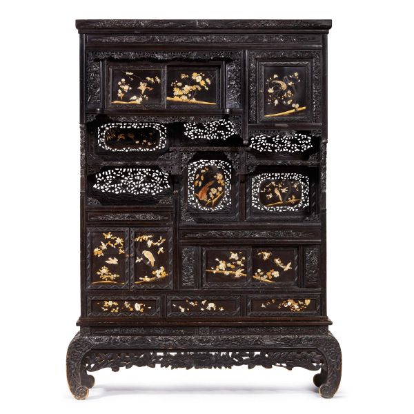 



A DISPLAY CABINET, JAPAN, MEIJI PERIOD, 19TH CENTURY