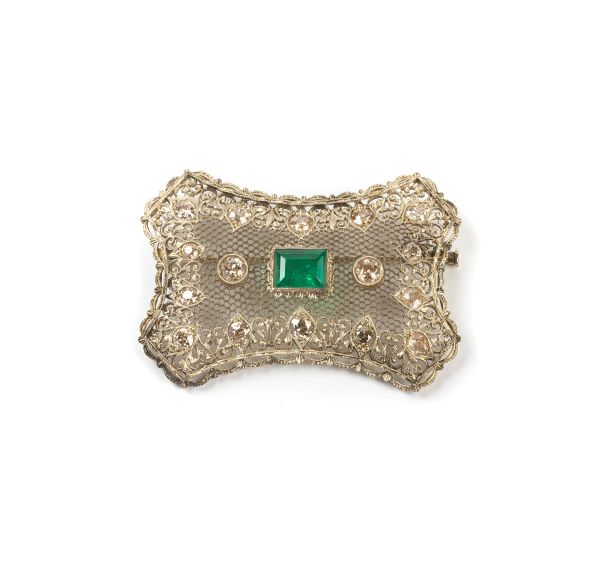 



SPILLA CON SMERALDO E DIAMANTI