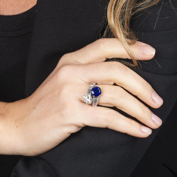 ANELLO CON ZAFFIRO BIRMANO E DIAMANTE