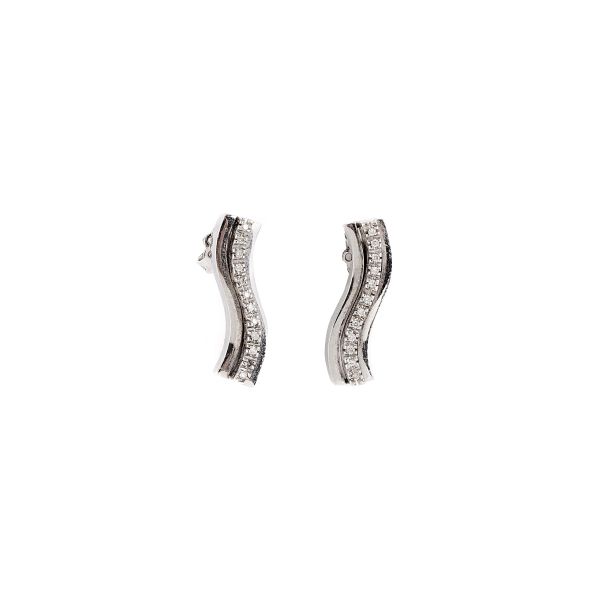 



DIAMOND EARRINGS IN 18KT WHITE GOLD 