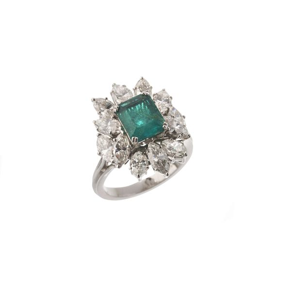 



ANELLO FLOREALE CON SMERALDO E DIAMANTI