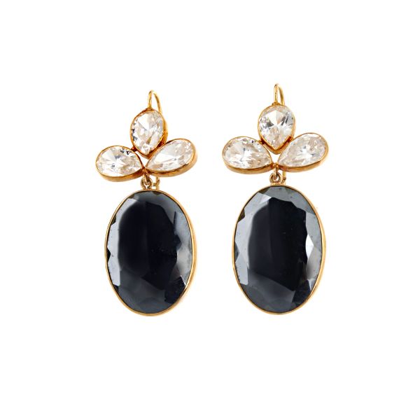 



SYNTHETIC STONE DROP EARRINGS IN 18KT YELLOW GOLD