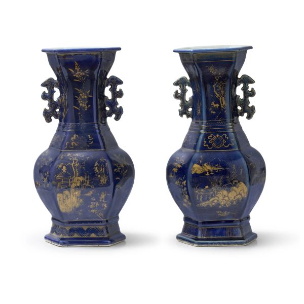 



A PAIR OF BLUE AND GILT PORCELAIN VASES, CHINA, QING DYNASTY, 19TH CENTURY