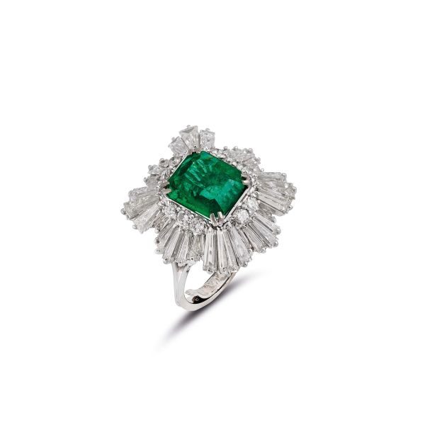 



ANELLO CON SMERALDO E DIAMANTI