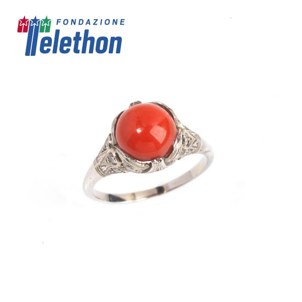 CORAL AND DIAMOND RING IN 18KT WHITE GOLD
