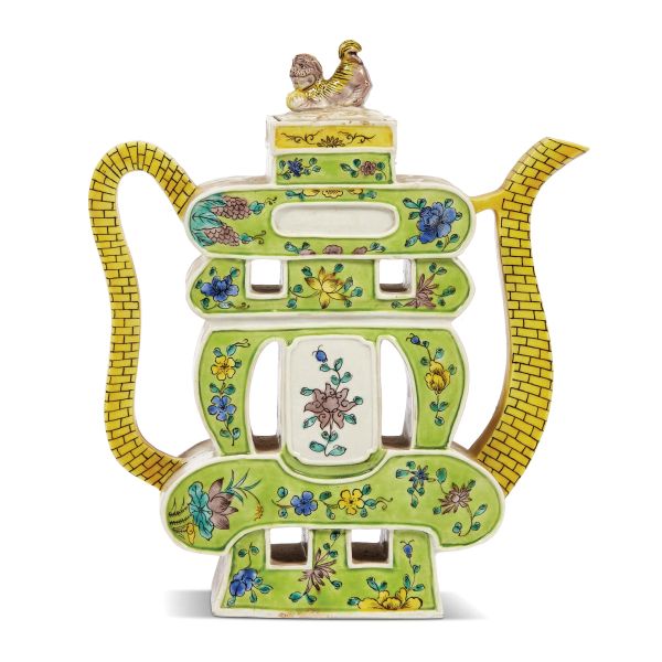 A TEAPOT, CHINA, QING DYNASTY, 19TH CENTURY