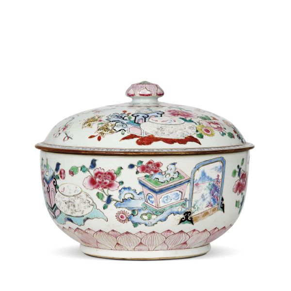 A TUREEN, CHINA, QING DYNASTY, 18TH CENTURY