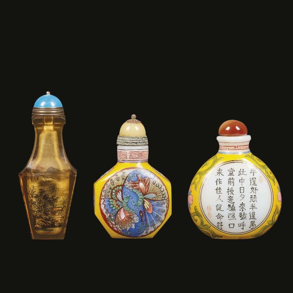 A GROUP OF THREE SNUFF BOTTLES, CHINA, QING DYNASTY, 20TH CENTURY