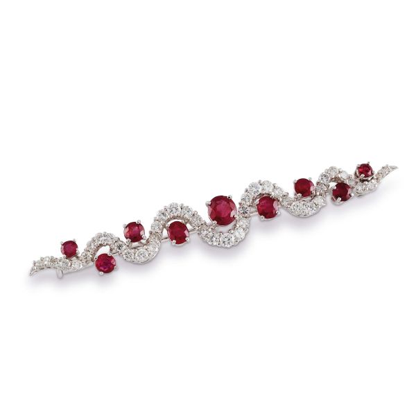 



BROOCH WITH RUBIES AND DIAMONDS