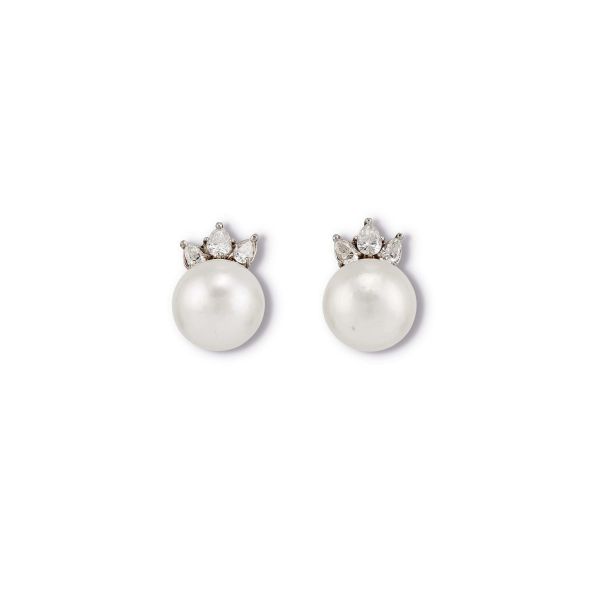 



PEARL AND DIAMOND CLIP EARRINGS IN 18KT WHITE GOLD
