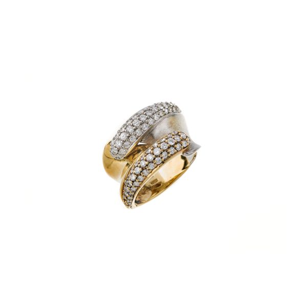 



DIAMOND BAND RING IN 18KT TWO TONE GOLD