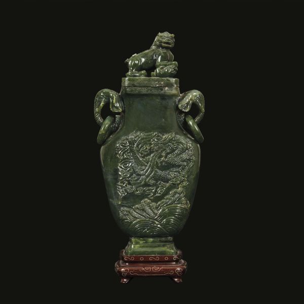 A LIDDED VASE, CHINA, REPUBLIC PERIOD (1912-1949)