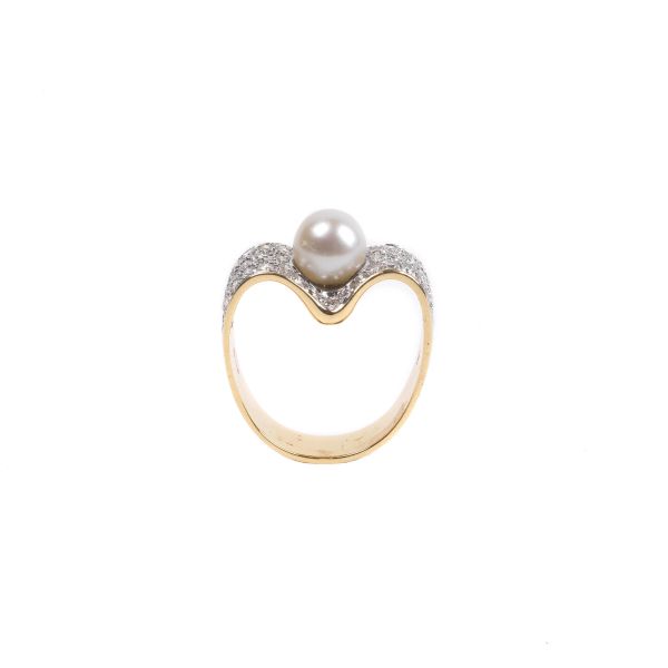 PEARL AND DIAMOND RING IN 18KT YELLOW GOLD
