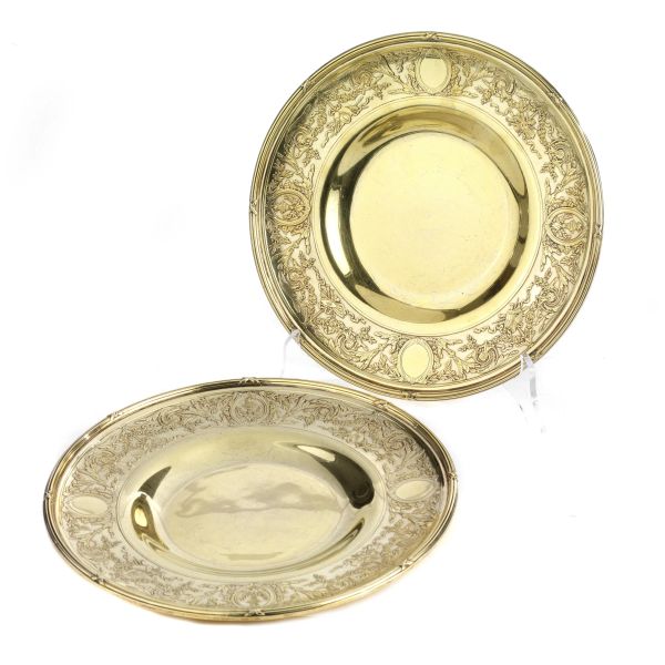 PAIR OF SILVER STERLING GILT PLATES, PARIS END OF 219TH CENTURY, MARK OF ODIOT