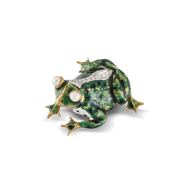 FROG-SHAPED ENAMELED PEARL AND DIAMOND BROOCH IN 18KT TWO TONE GOLD