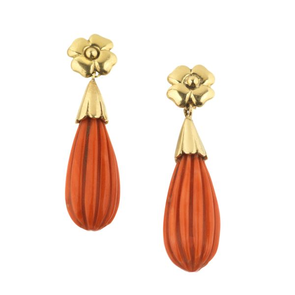 LONG CORAL DROP EARRINGS IN 18KT YELLOW GOLD