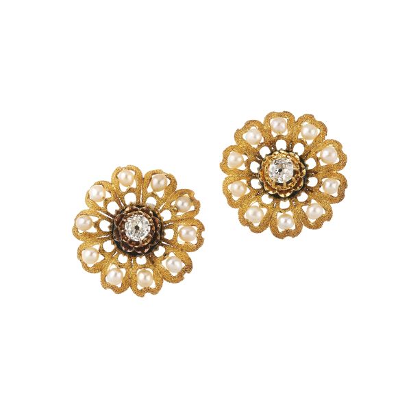 



DIAMOND FLOWER-SHAPED EARRINGS IN 18KT YELLOW GOLD