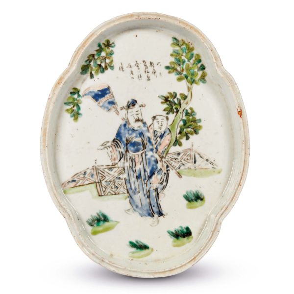 



POLYCHROME PORCELAIN TRAY WITH INSCRIPTIONS, CHINA, LATE QING DYNASTY, 20TH CENTURY