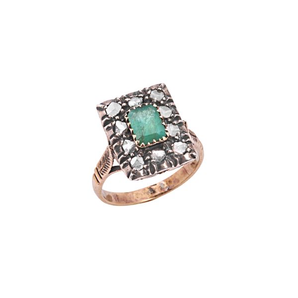 EMERALD AND DIAMOND RING IN GOLD AND SILVER 