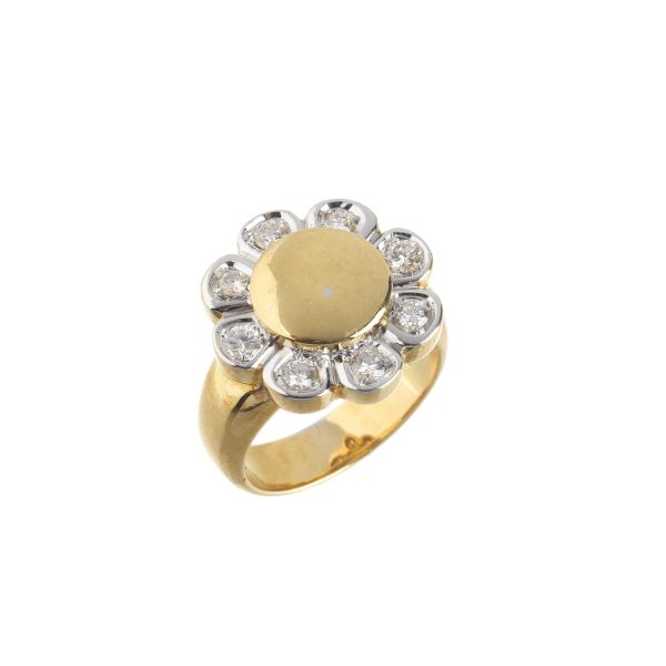 FLOWER-SHAPED DIAMOND RING IN 18KT TWO TONE GOLD