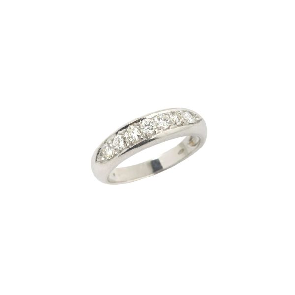 



DIAMOND BAND RING IN 18KT WHITE GOLD