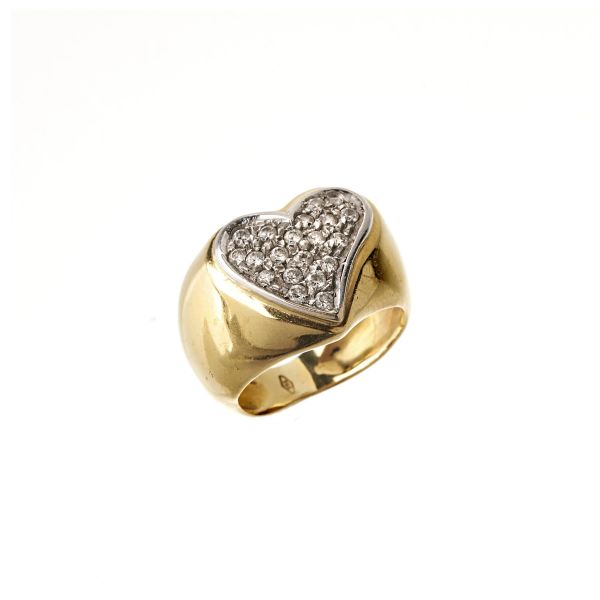 



ANELLO A FORMA DI CUORE 