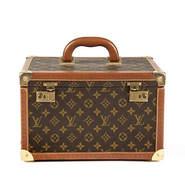 



LOUIS VUITTON RIGID BEAUTY CASE