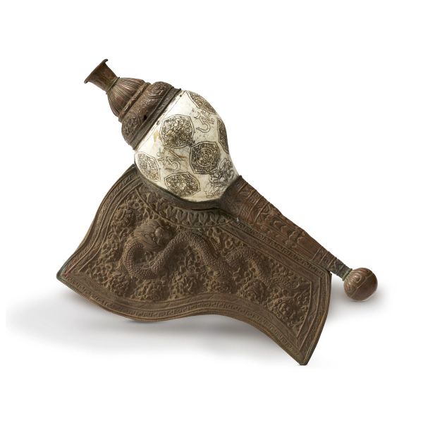 



A TIBETO-CHINESE CONCH SHELL TRUMPET (DUNG-DKAR), QING DYNASTY OR LATER