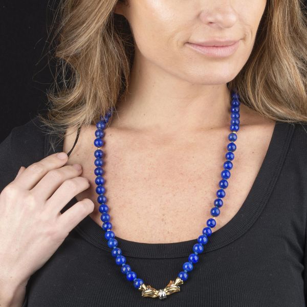 LUNGA COLLANA IN LAPISLAZZULI