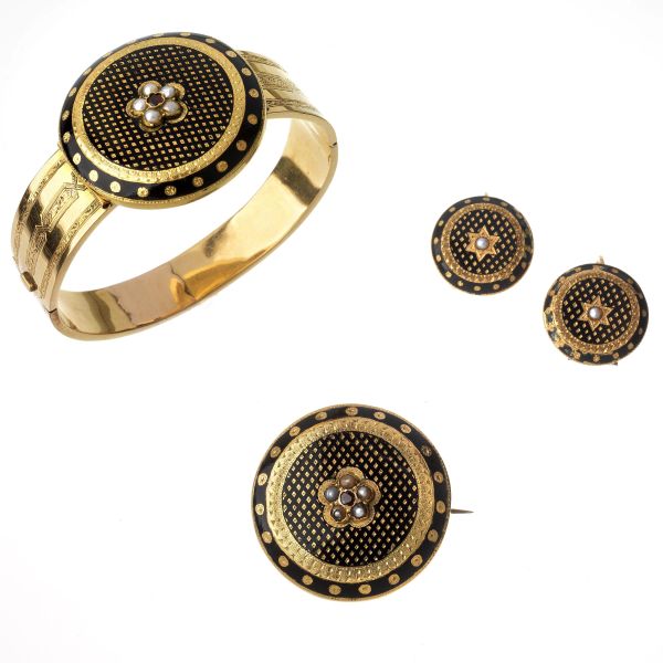 BLACK ENAMEL PARURE IN 14KT GOLD WITH MICROBEADS