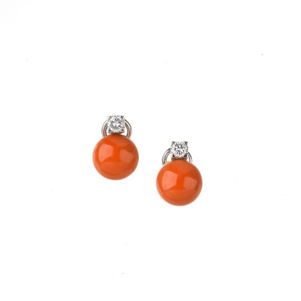 



CORAL AND DIAMOND EARRINGS IN 18KT WHITE GOLD