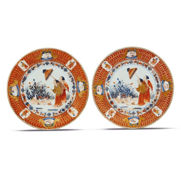 



A PAIR OF "DAME AU PARASOL" PLATES, CHINA, QING DYNASTY, 18TH CENTURY