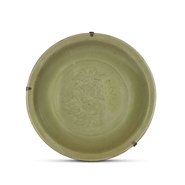 A PLATE, CHINA, MING DYNASTY, 15TH-16TH CENTURIES