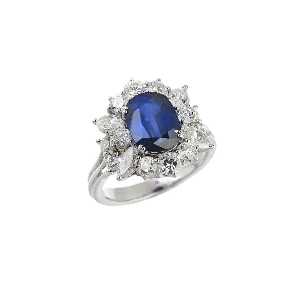 



ANELLO CON ZAFFIRO E DIAMANTI