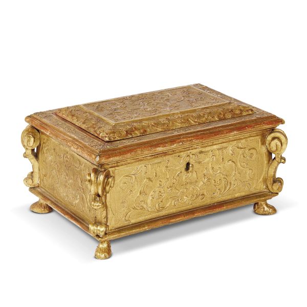 Tuscan, 19th century, Casket, carved and gilt wood, 25x40x29 cm