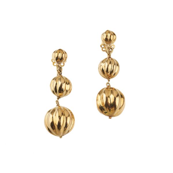 



SPHERE-SHAPED DROP EARRINGS IN 18KT YELLOW GOLD