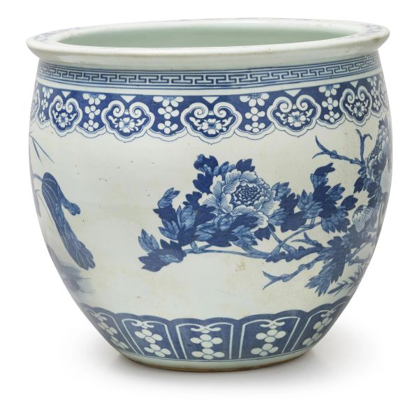 



A BLUE AND WHITE PORCELAIN FISHBOWL, CHINA, QING DYNASTY, 19TH CENTURY