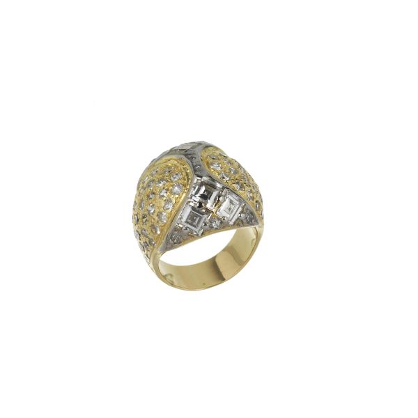 SMALL DIAMOND RING IN 18KT TWO TONE GOLD