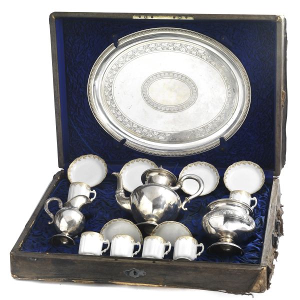 A SILVER TEA SERVICE WITH SIX PORCELAIN COFFEE CUP, END OF 19TH CENTURY, BEGINNING OF  20TH CENTURY