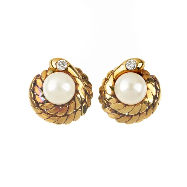 



PEARL AND DIAMOND CLIP EARRINGS IN 18KT YELLOW GOLD