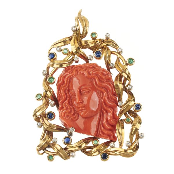



GRANDE PENDENTE CON CORALLO