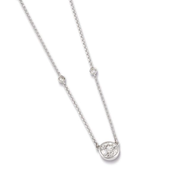 



COLLANA CON DIAMANTI