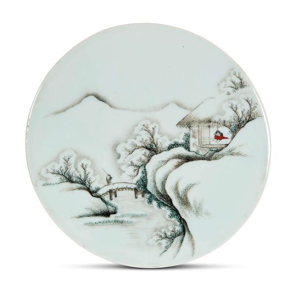 



A ROUND PORCELAIN PLAQUE, CHINA, 20TH CENTURY
