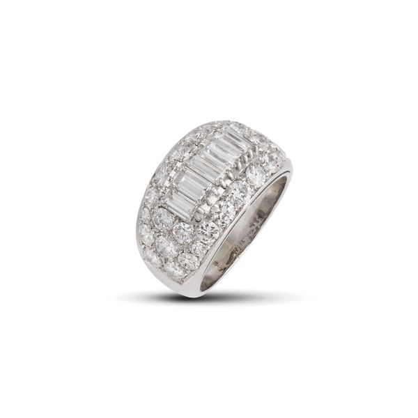 



ANELLO A FASCIA CON DIAMANTI