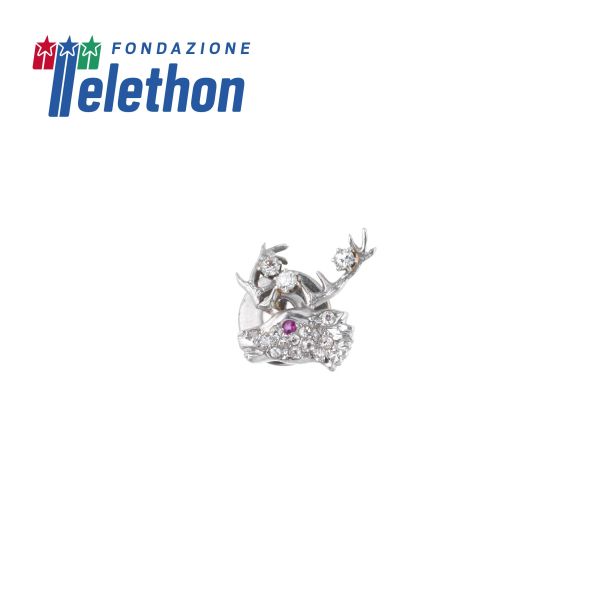 SMALL DEER PIN IN 18KT WHITE GOLD