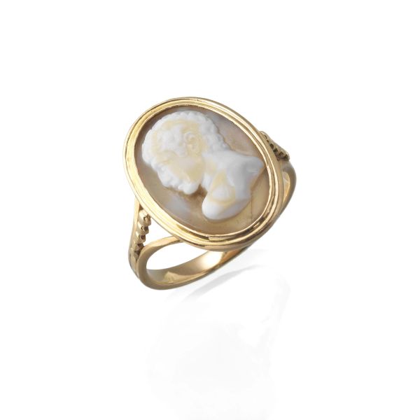 CAMEO RING IN 18KT YELLOW GOLD