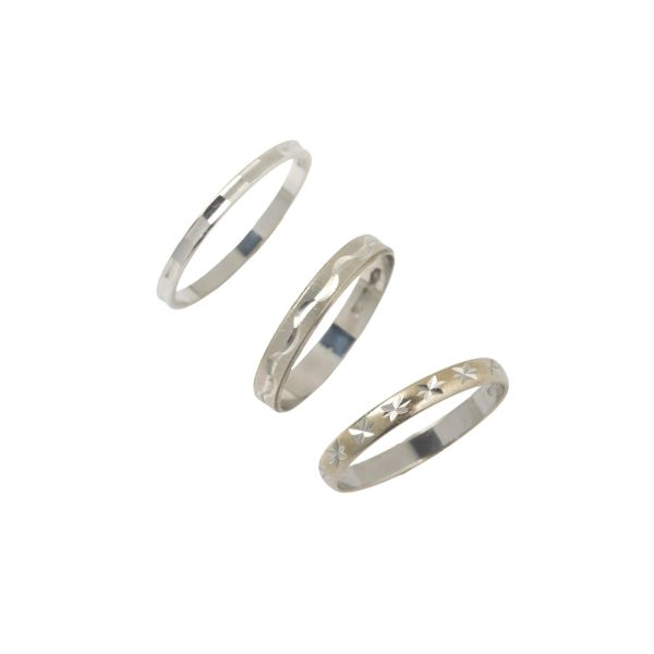 



THREE BAND RING IN 18KT WHITE GOLD