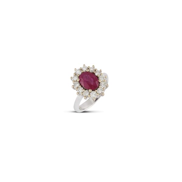 RUBY AND DIAMOND MARGUERITE RING IN 18KT WHITE GOLD